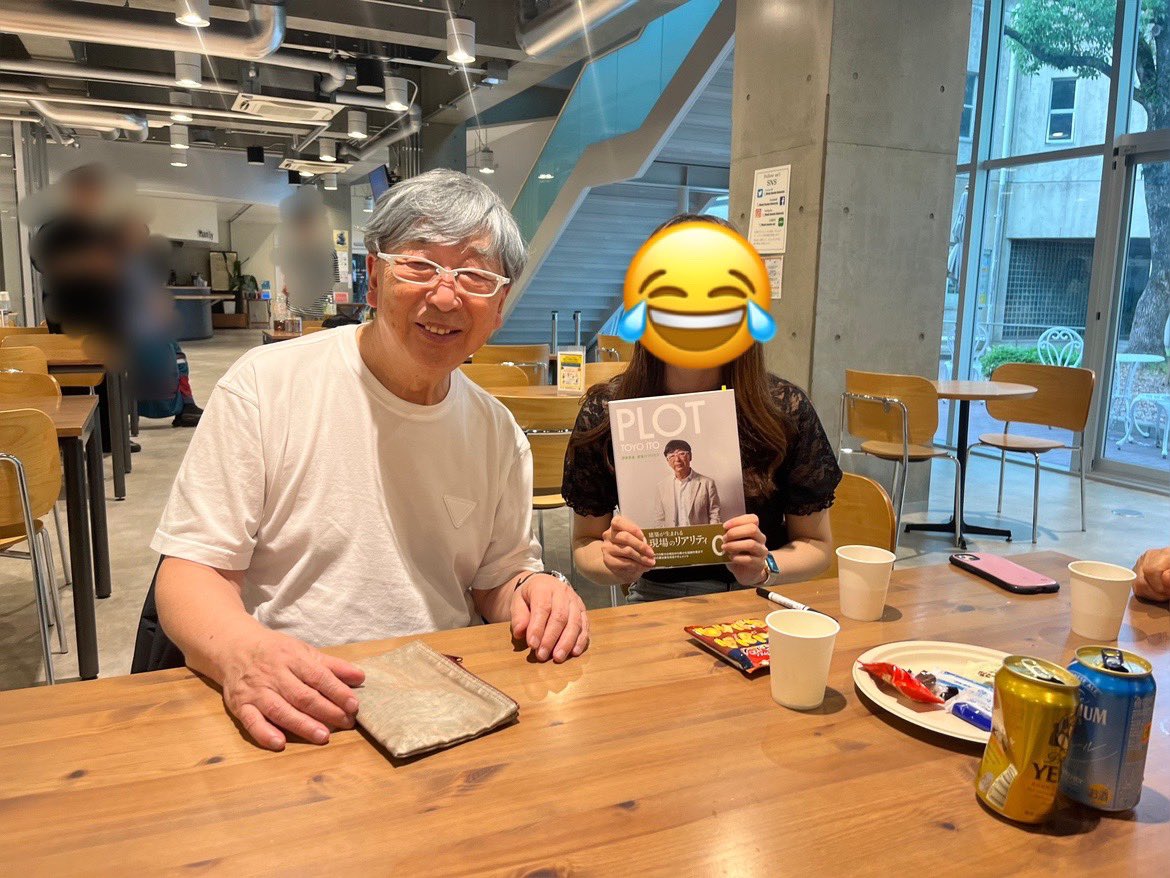 mpl_architect's tweet image. 伊東豊雄さん！！！
緊張してずっと話しかけられなかったけど、いざ話してみたらとても優しかった🥹💓
「頑張ってね」と言って頂いたので、今まで以上に色々なことに興味を持って、全力で頑張ります✨️