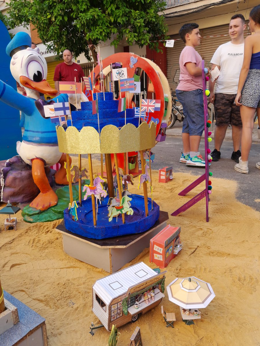 FallaBSR's tweet image. Hui, día de Sant Joan, a banda de felicitar a tots en la seua onomàstica, vos deixem imagens de nostra foguera... Quina pena que no passen els jurats hui...
#Falles24 #FallaBSR #JuntsMolemMes #SantJoan2023