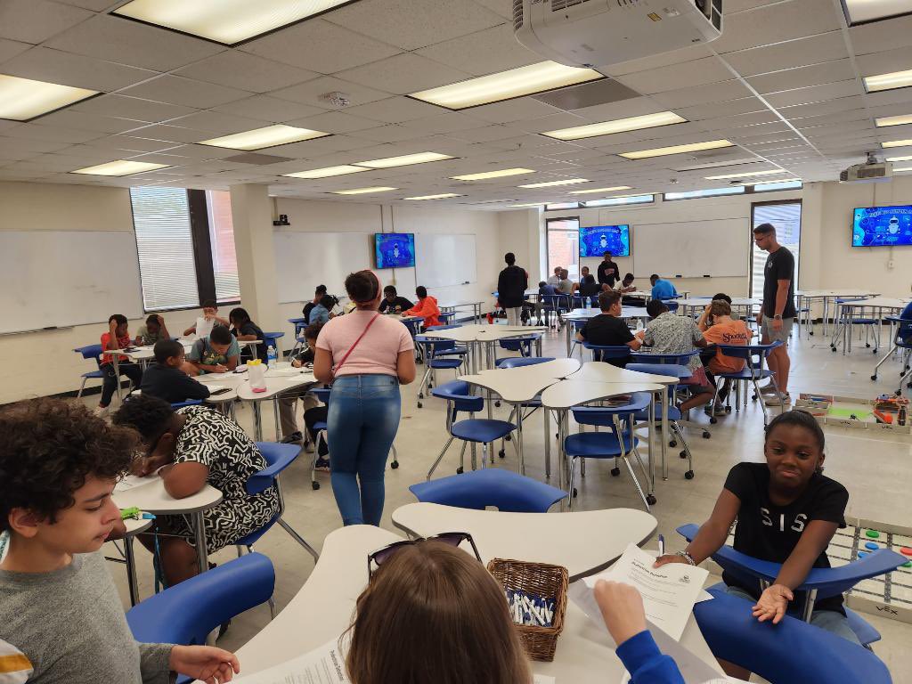 UofMemphisEngr's tweet photo. This week Dr. Stephanie Ivey, associate dean for Research/Civil Engineering professors and the students STEM Ambassadors, hosted a robotics camp! High schoolers and middles schoolers came from all over the county for this experience. https://t.co/ryFYNWmfHp