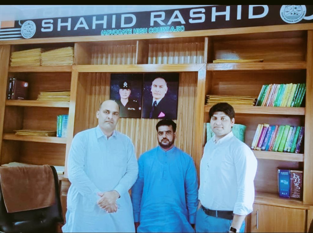 AdvShahidRashid's tweet photo. الحمداللہ
#رشید_لا_چمبر_جوڈیشل_کمپلیکس_برنالہ
محترم عدنان زمان جنجوعہ صاحب,مبین علی گوہر صاحب ایڈووکیٹ,رشید لاچمبر تشریف لائے اور اور میرے لیے نیک خواہشات کا اظہار کیا, بہت شکریہ
#RajaShahidRashid |#AdvocateHighCourtAjk|
#MembersBarAssociation|
@RajaZahidRashid https://t.co/IIaySNITl9