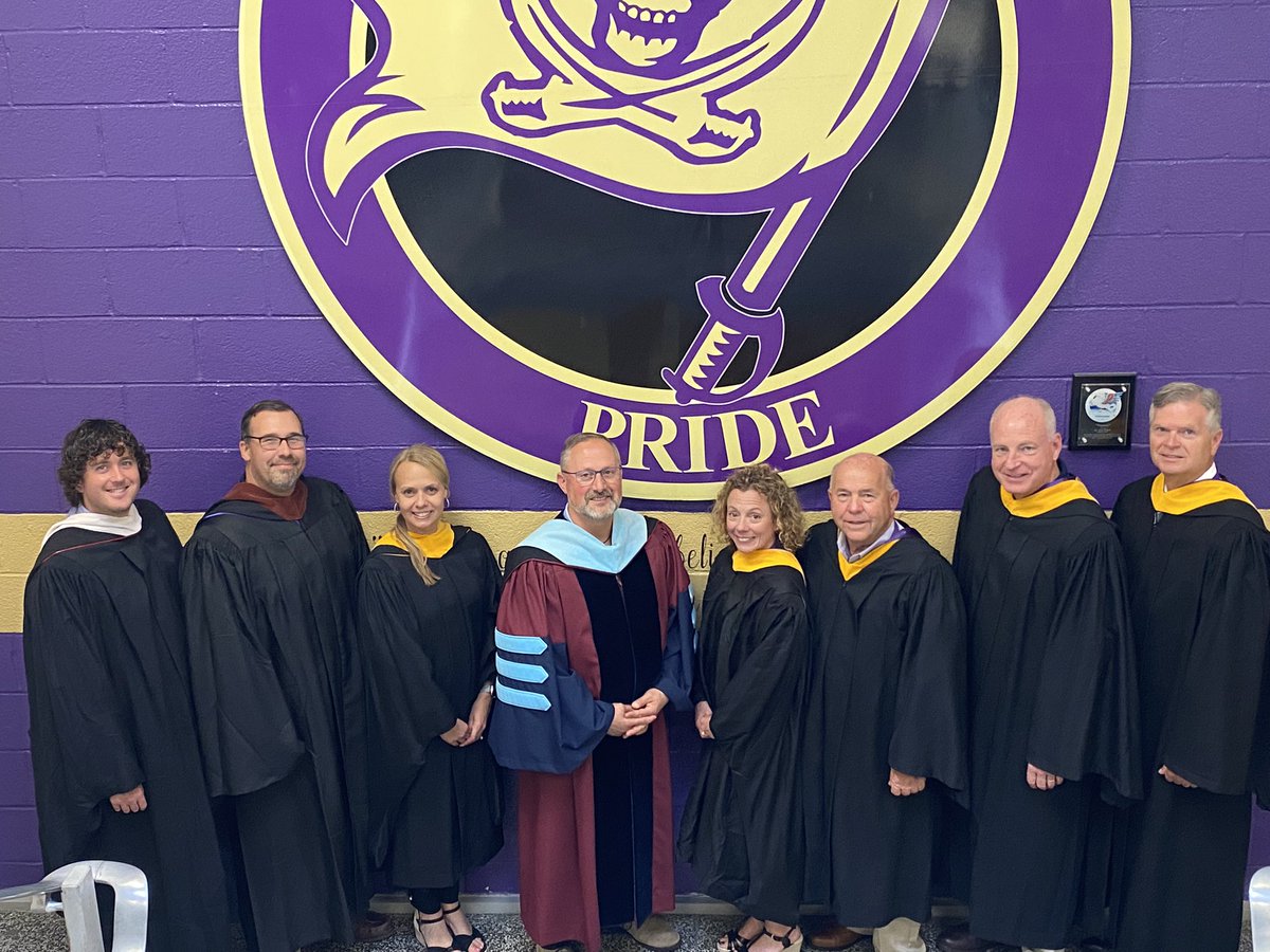 mslaurasays's tweet photo. Congratulations to the @IslipHS Class of 2023! Can’t wait to see what you will all do next! Do something awesome! @IslipUFSD #IslipPride #IslipRising #BOETrustee https://t.co/XO0NWpZIwV