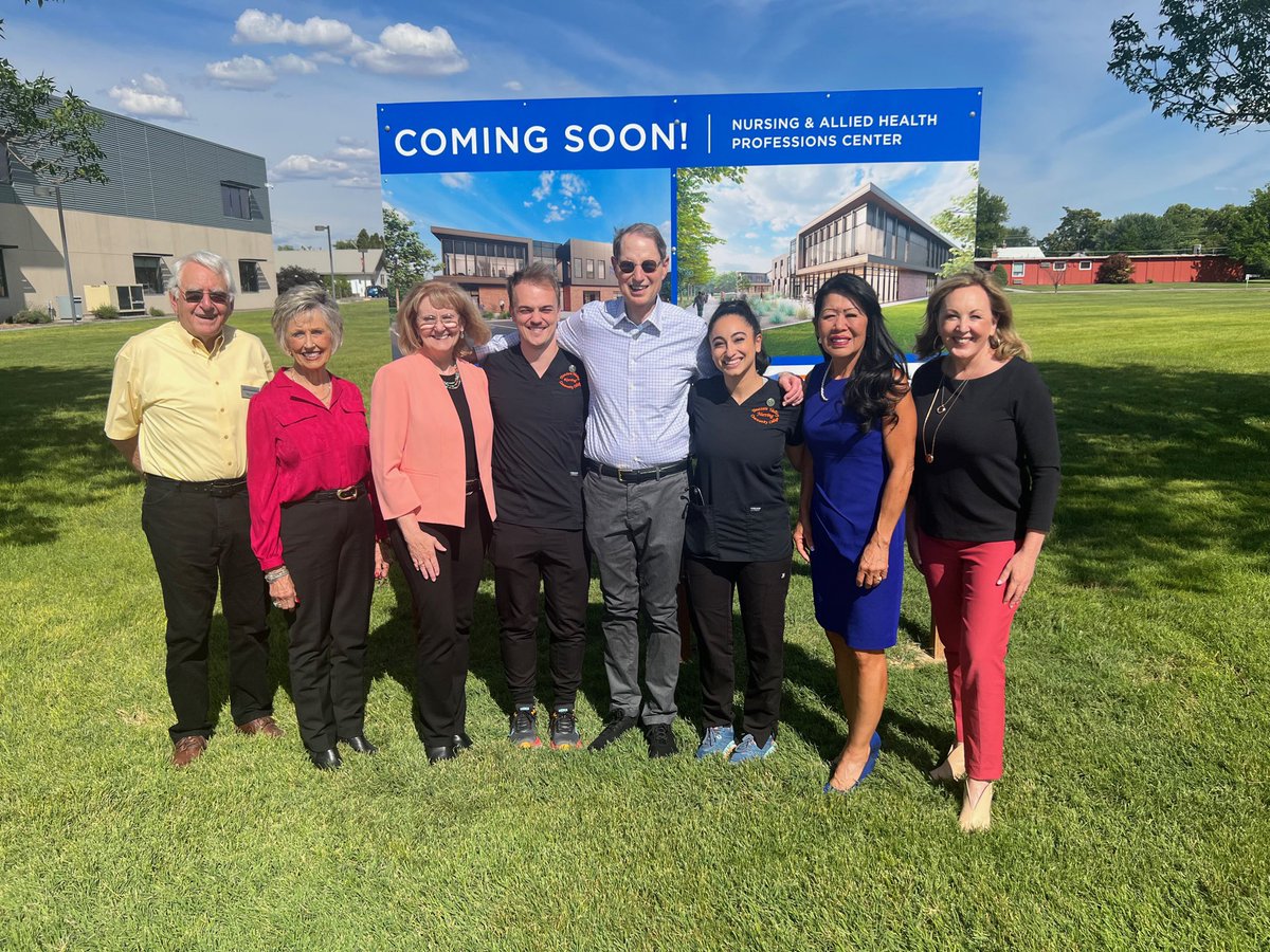 RonWyden's tweet photo. Lots to celebrate at @TvccCollege here in Ontario. Heard yesterday how a $3 million federal grant I worked with @SenJeffMerkley to secure is building a bright future for healthcare training that generates good-paying jobs throughout Eastern Oregon. #GoChukars https://t.co/chQ5czLggt
