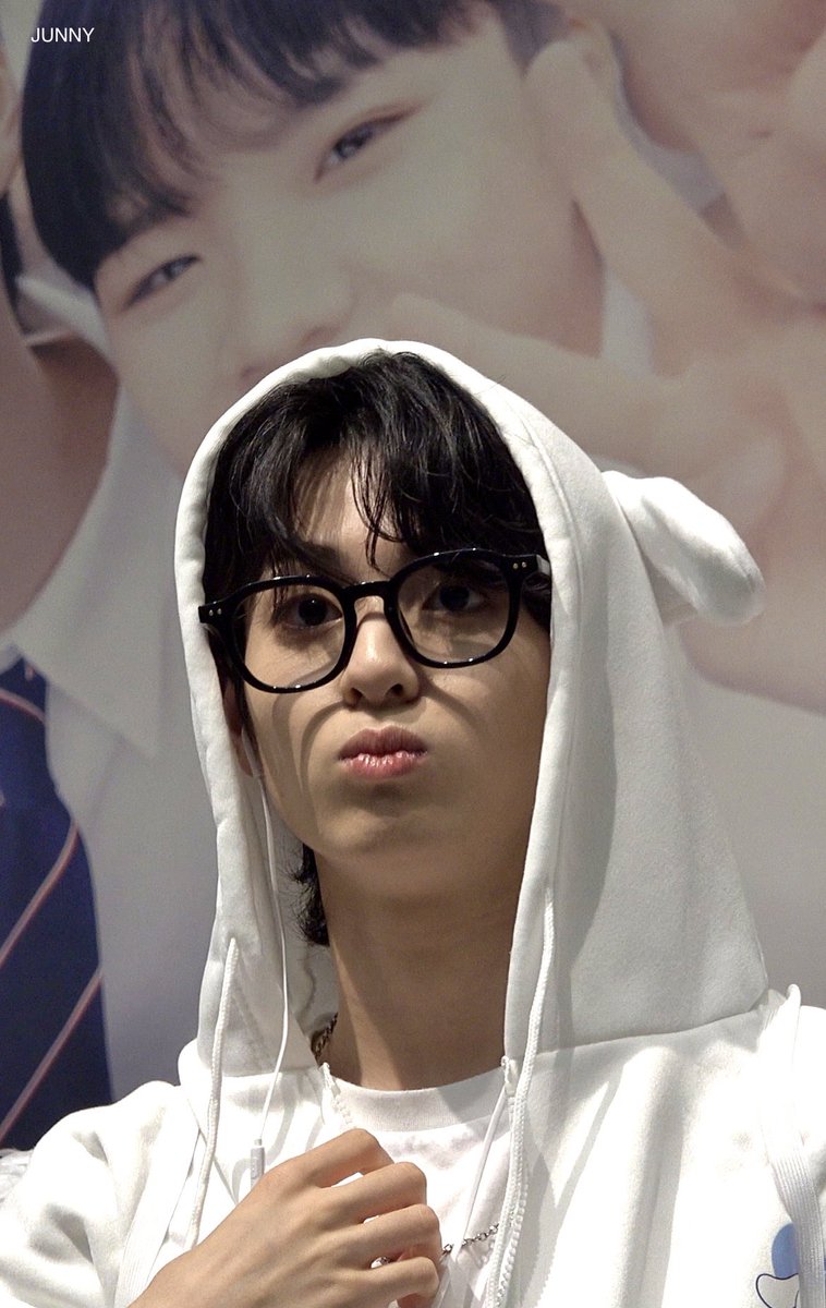 230618 블드미

장현준+뿔테=최고의조합🤤 

#더윈드 #THEWIND #The_Wind 
#장현준 #JANGHYOUNJOON