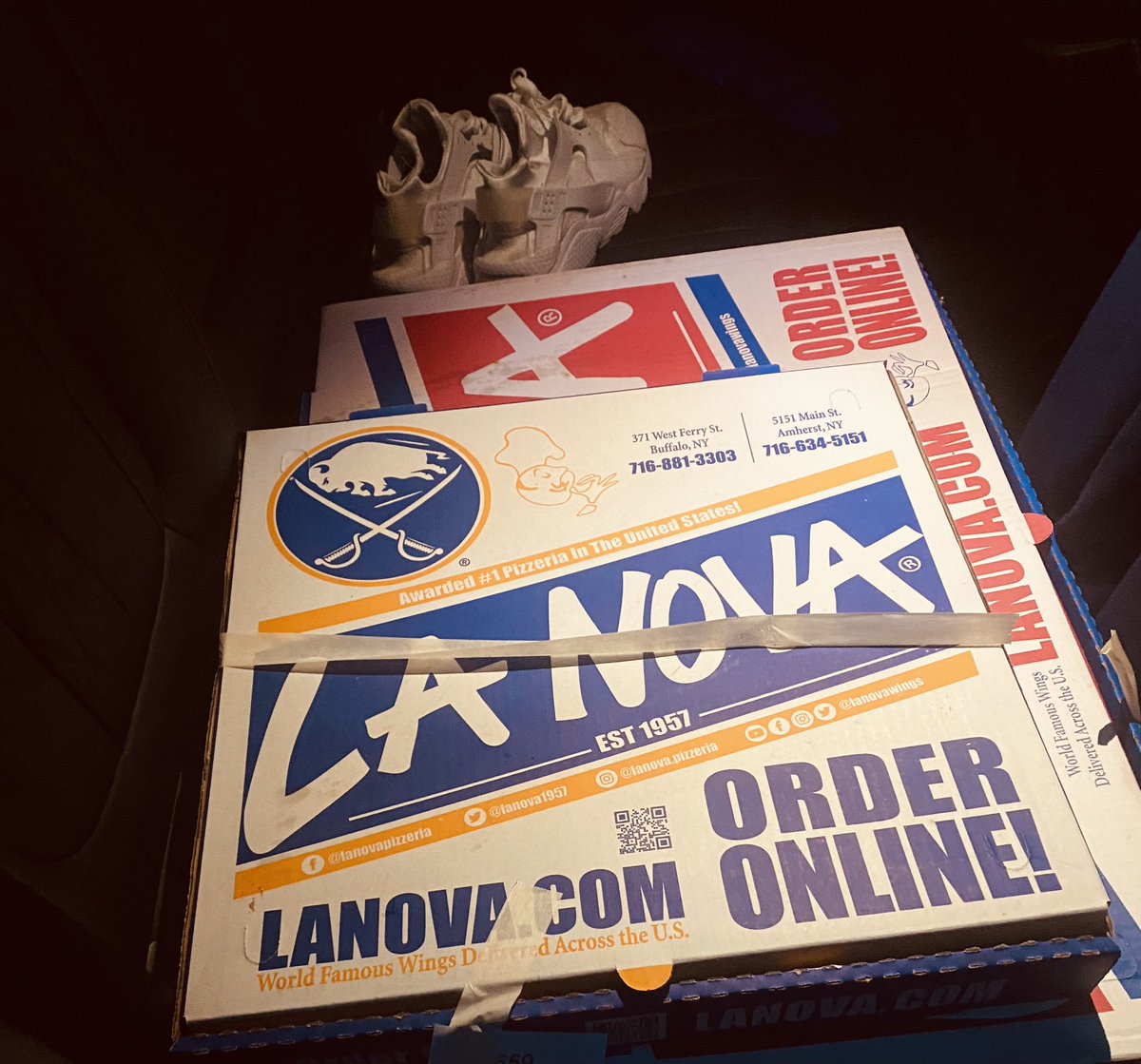 My_Business_Man's tweet image. Iykyk #LaNova #Buffalo #Wings