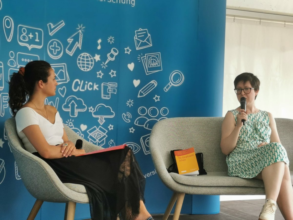 ZeMKI_Bremen's tweet image. Interesting talk at the #ZeMKI media tent about Critical Datascience and @irzakhar&apos;s research projects, on data in schools. #opencampus At 16:00 there will be a talk with @_AndreaGra_ about @molo_news