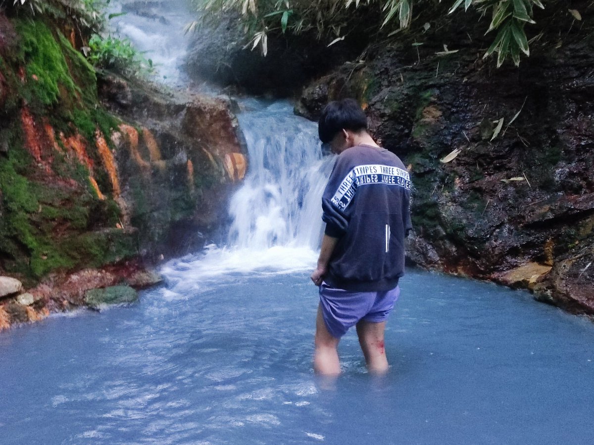 make_kinger's tweet image. 弾丸北海道旅行、１日目は、地獄谷温泉と洞爺湖いってきたよ。