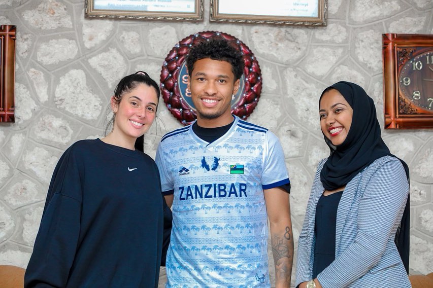 date_africa's tweet photo. 🇹🇿Tanzania : Famous players from Europe have started knocking on Zanzibar. Aston Villa player Boubacar Kamara accompanied by his wife Coralie Kamara were received by the Director of Marketing from the Zanzibar Tourism Commission while they were on vacation.
#utdatanzania https://t.co/7a9mz1WSdg