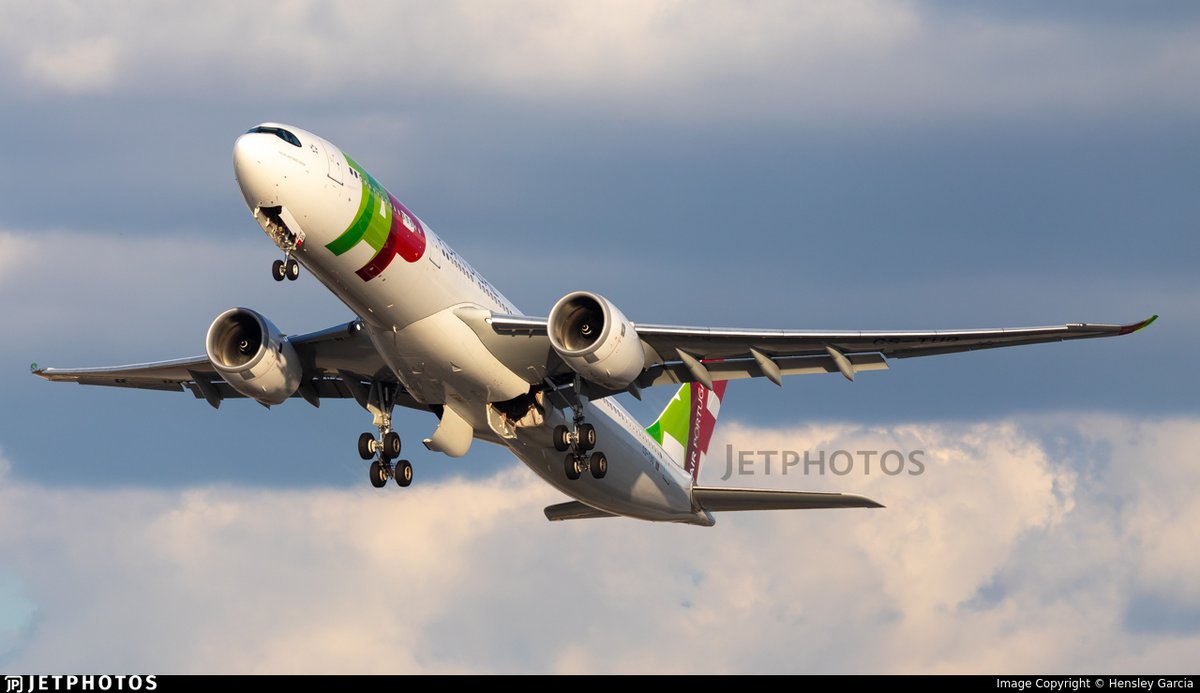 A TAP A330neo departing Miami. jetphotos.com/photo/10987384 © Hensley Garcia