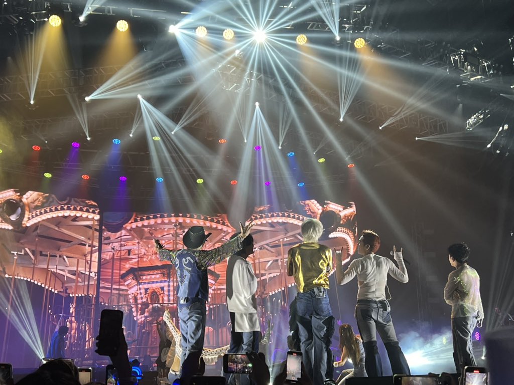 esbi_yaya's tweet photo. SB19 and their story with the carousel/theme parks will never NOT make a'tin cry 🥹 im really grateful that they're now surrounded by people who genuinely care about them and so much more ♡

📸: jahstrology (twt)
SB19 MNLCONCERT DAY1 
@SB19Official #SB19
#PAGTATAGWorldTourManila https://t.co/YZ2aJMM5EM