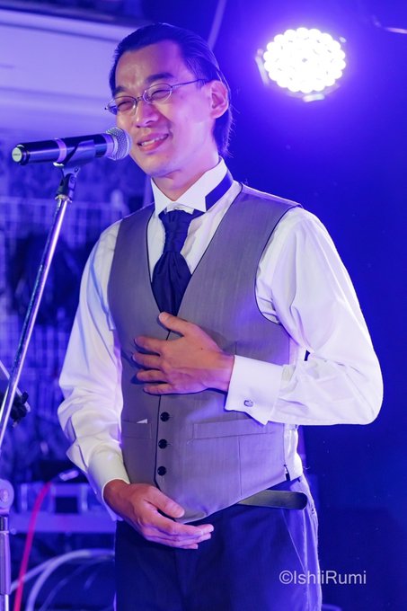 藤田執事の写真写りの良さが今話題📷  綺麗な顔してるだろ？ ウソみたいだろ？  こう見えて藤田、肋骨折れてるんだぜ。  #執事 #タッチ https://t.co/wEz3aKEqHW<a href="/tag/%E5%9F%B7%E4%BA%8B"class="tags">#執事</a><a href="/tag/%E3%82%BF%E3%83%83%E3%83%81"class="tags">#タッチ</a>