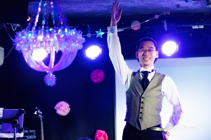 藤田執事の写真写りの良さが今話題📷  綺麗な顔してるだろ？ ウソみたいだろ？  こう見えて藤田、肋骨折れてるんだぜ。  #執事 #タッチ https://t.co/wEz3aKEqHW<a href="/tag/%E5%9F%B7%E4%BA%8B"class="tags">#執事</a><a href="/tag/%E3%82%BF%E3%83%83%E3%83%81"class="tags">#タッチ</a>