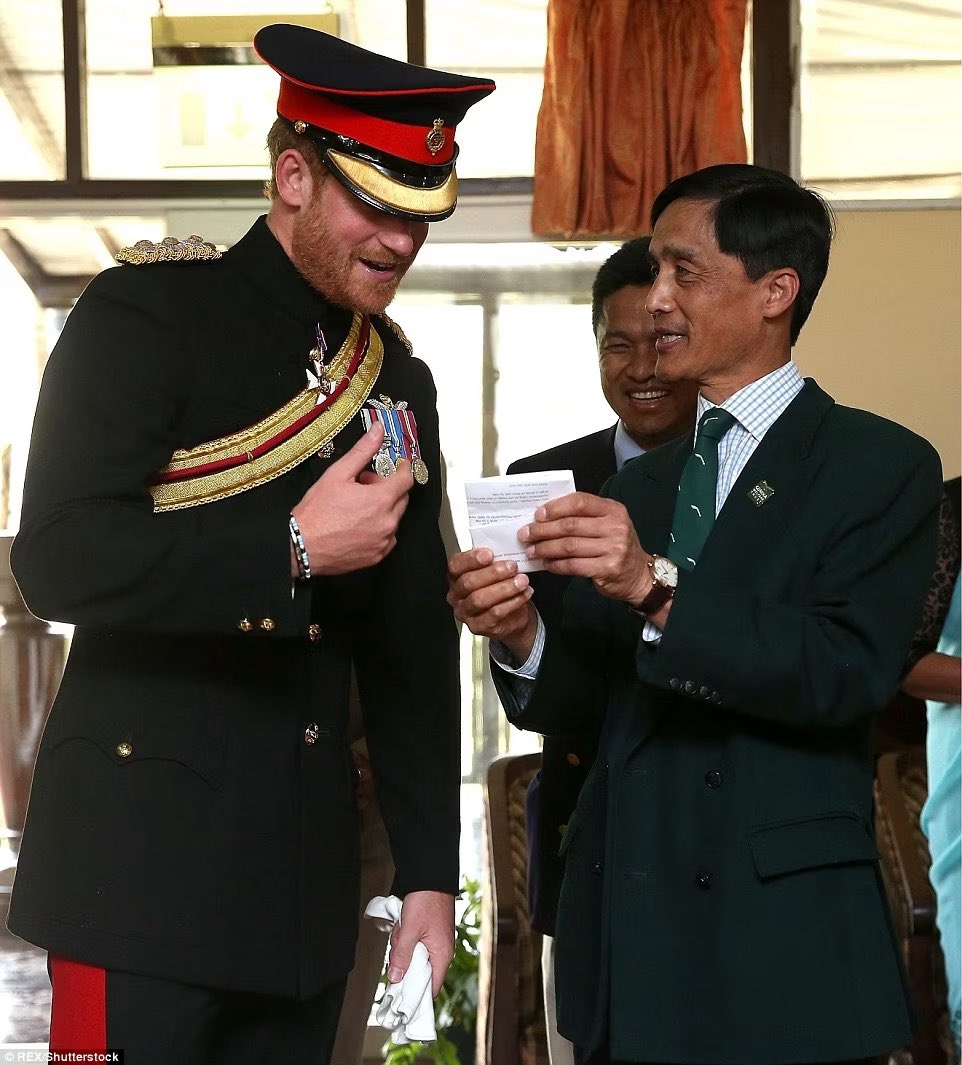 Prince Harry reunited with retired Major Bishnukumar on his visit to Nepal. The Prince first met the Major at the age of 6 when he visited the Gurkha  headquarters in Nepal. #fullcircl
#PrinceHarryinUniform