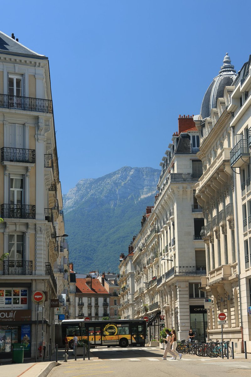 #picsoftheday #ChronoBus #TagEtMoi #Citelis18 #Iveco #Grenoble #Montagne #Architecture #Vercors #Alpes