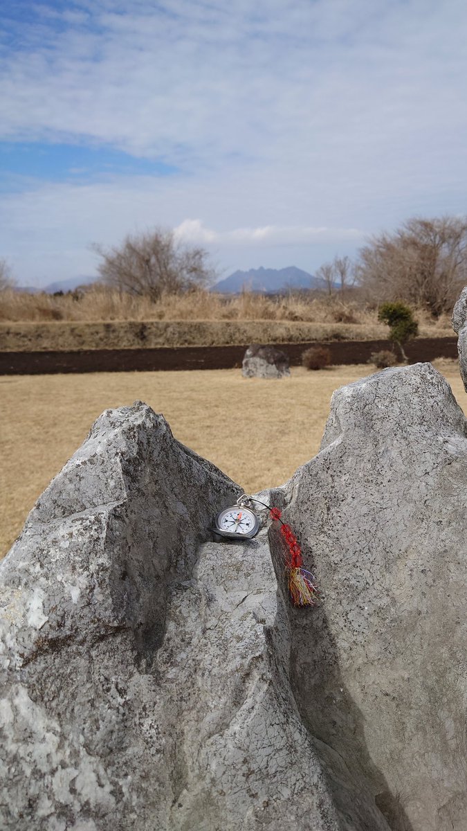 熊本　ストーンサークル登母祖公園
中央の石はシナイ山の石と言われている。