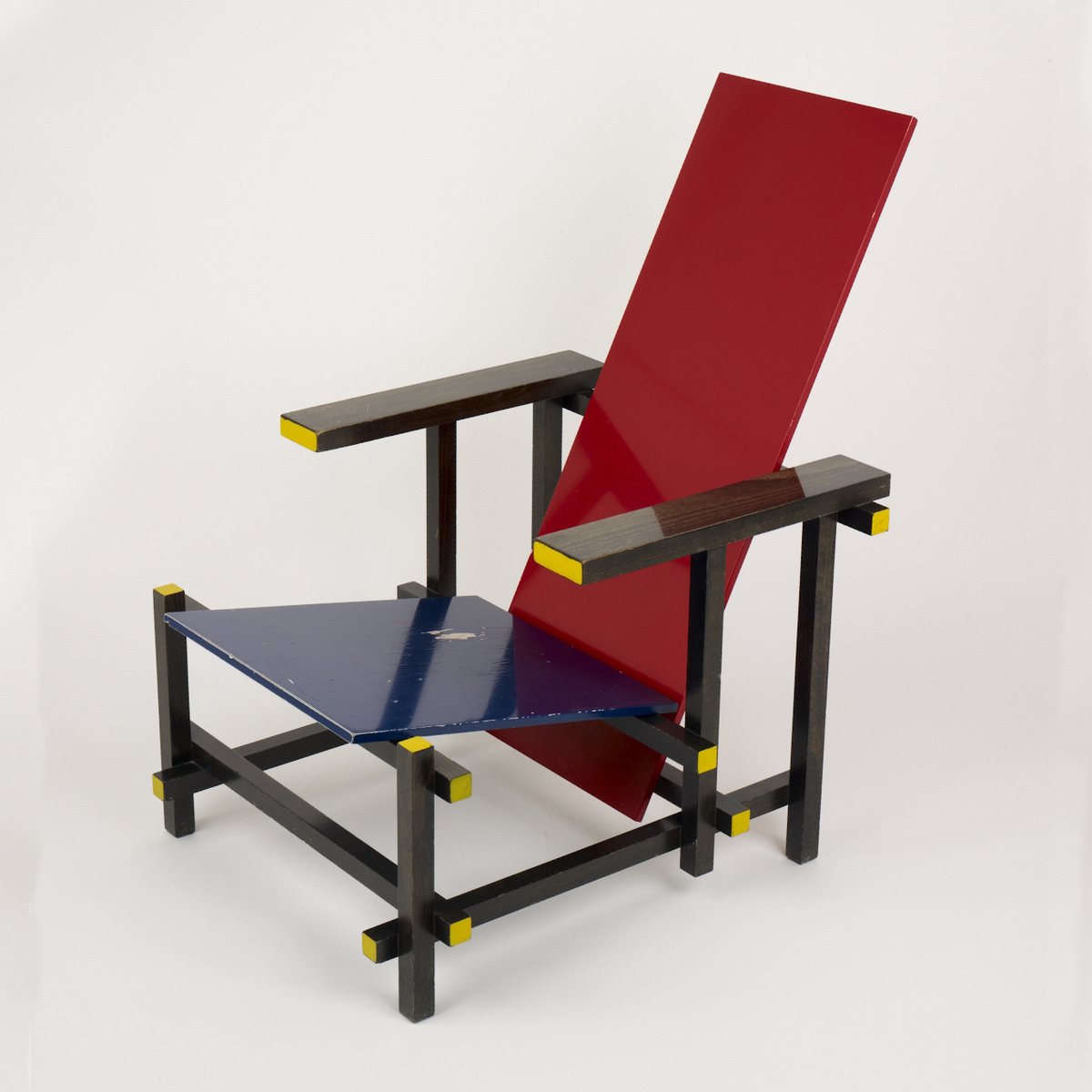 the Design Museum on Twitter "Do you recognise this iconic design? 🤔 This is the Red Blue Chair