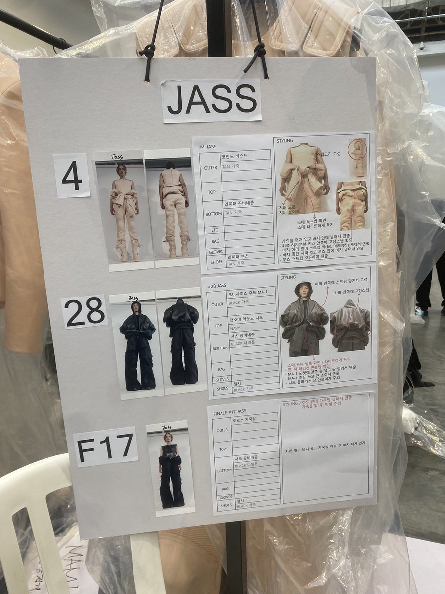 gigiwritesss's tweet photo. Behind the scenes of Juun.J ss24 for Paris Fashion Week https://t.co/k34o6mwtIm