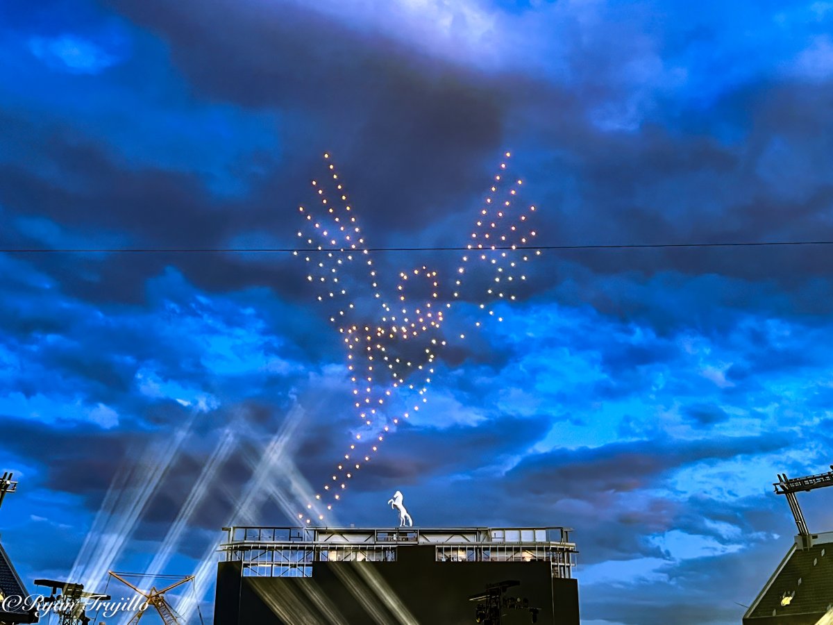 ryantujillo's tweet photo. The drone performance at the @ILLENIUM concert last Saturday left me completely amazed!
#illenium #illeniumtrilogy #concert #fatherdaughter #edmmusic https://t.co/xYI1ummnNr