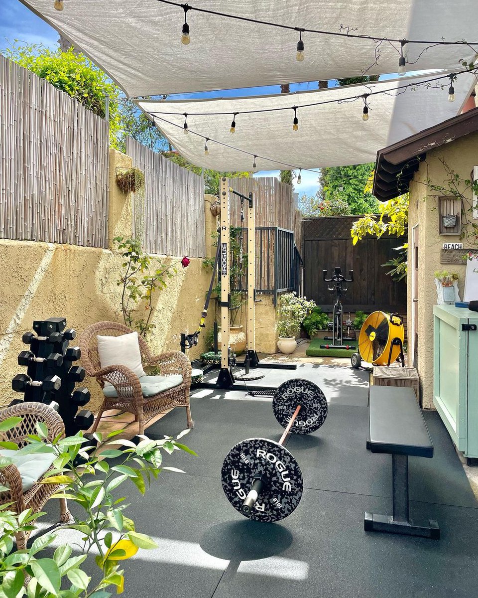 MolonLabeTeam's tweet photo. Outdoor gym is the best space we can have to relax and focus on what we like the most 🏋️♂️🧘♂️ #StayStrong #TrainingHome https://t.co/6ExRyFNKHz