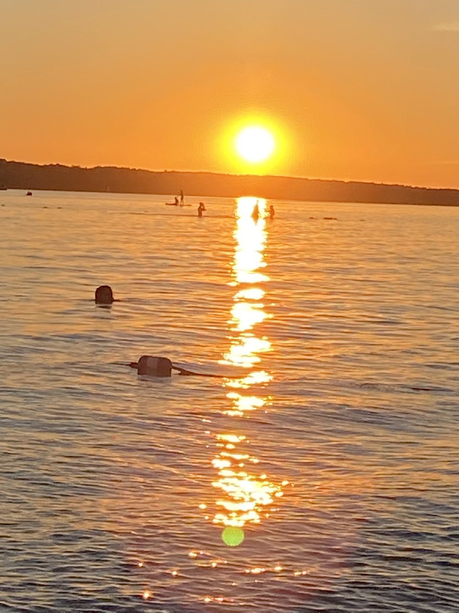 @kvallevand @ville_gatineau @ottriverkeeper @TourOutaouais Absolutely best spot to catch the sunset! 😊