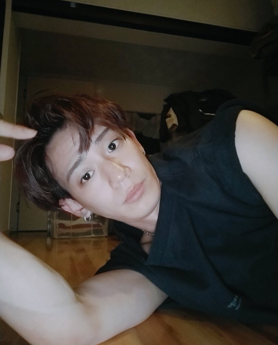 yoshi_f_w_r_r's tweet photo. 寝てるのも ふざけてんのも
なんでもよきだゎ☺️💕
この姿の破壊力てなに?笑
んで、完成させたのスゴッ!
おつかれさまでした✴️
#TATSUKI
#frowback https://t.co/5MpRBZMS1W