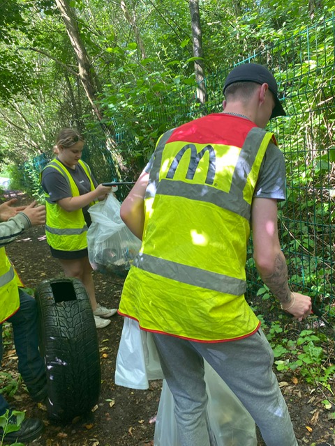 Well done to our <a href="/RonaldsRangers/">Ronald's Rangers</a>  from Coalville on teaming up with the North Leicestershire Litter Wombles once again and managing to pick over 20 bags of litter across the local nature reserve and Stephenson industrial estate 👏👏 <a href="/McDonaldsUKNews/">McDonald's UK News</a>