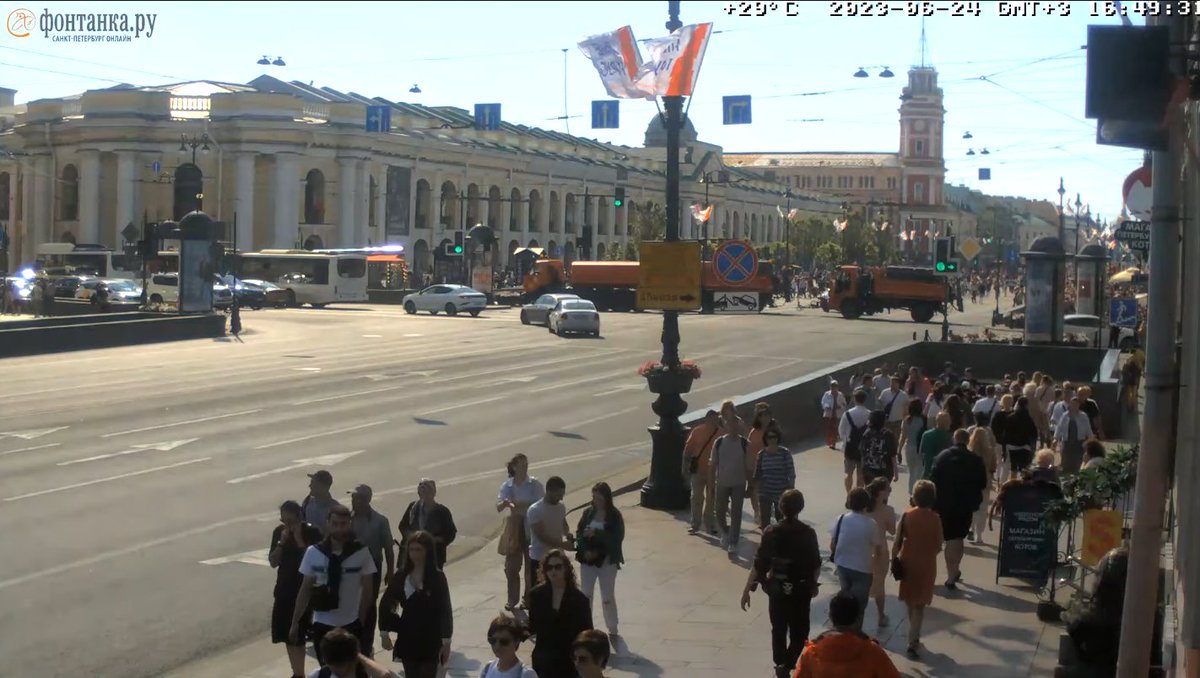 Parts of the main road in St. Petersburg have been blocked