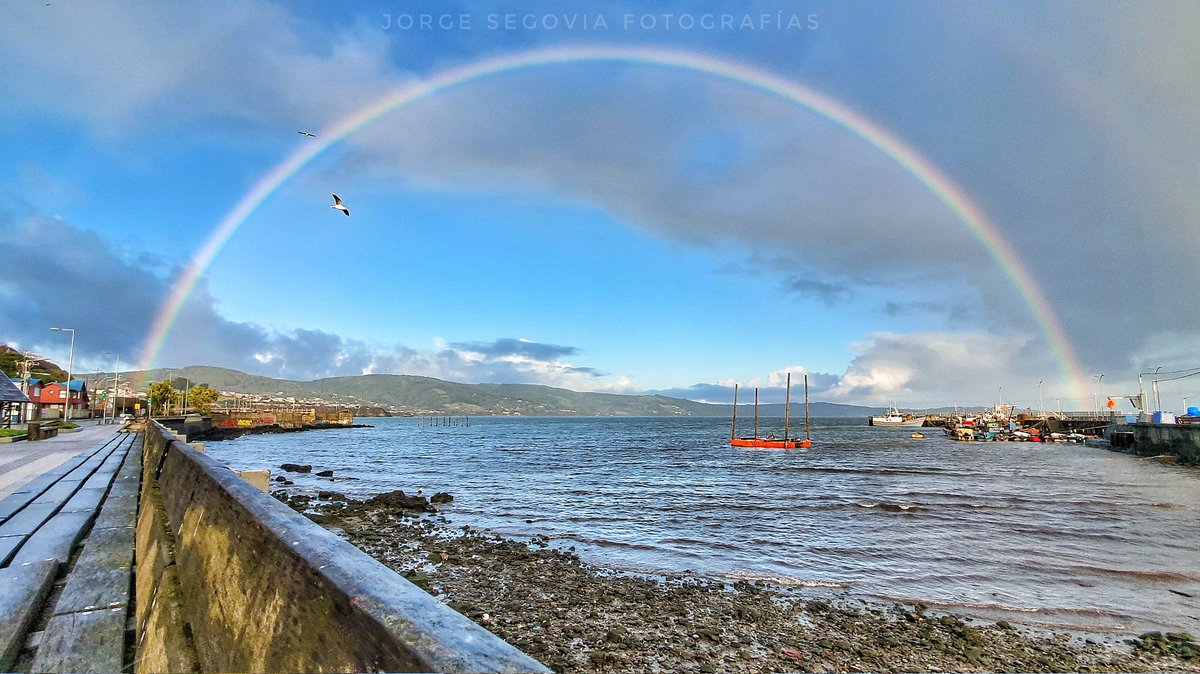 🌈 Con este bello arcoiris en la bahía de #Ancud, les deseo tengan un gran fin de semana. #Chiloé