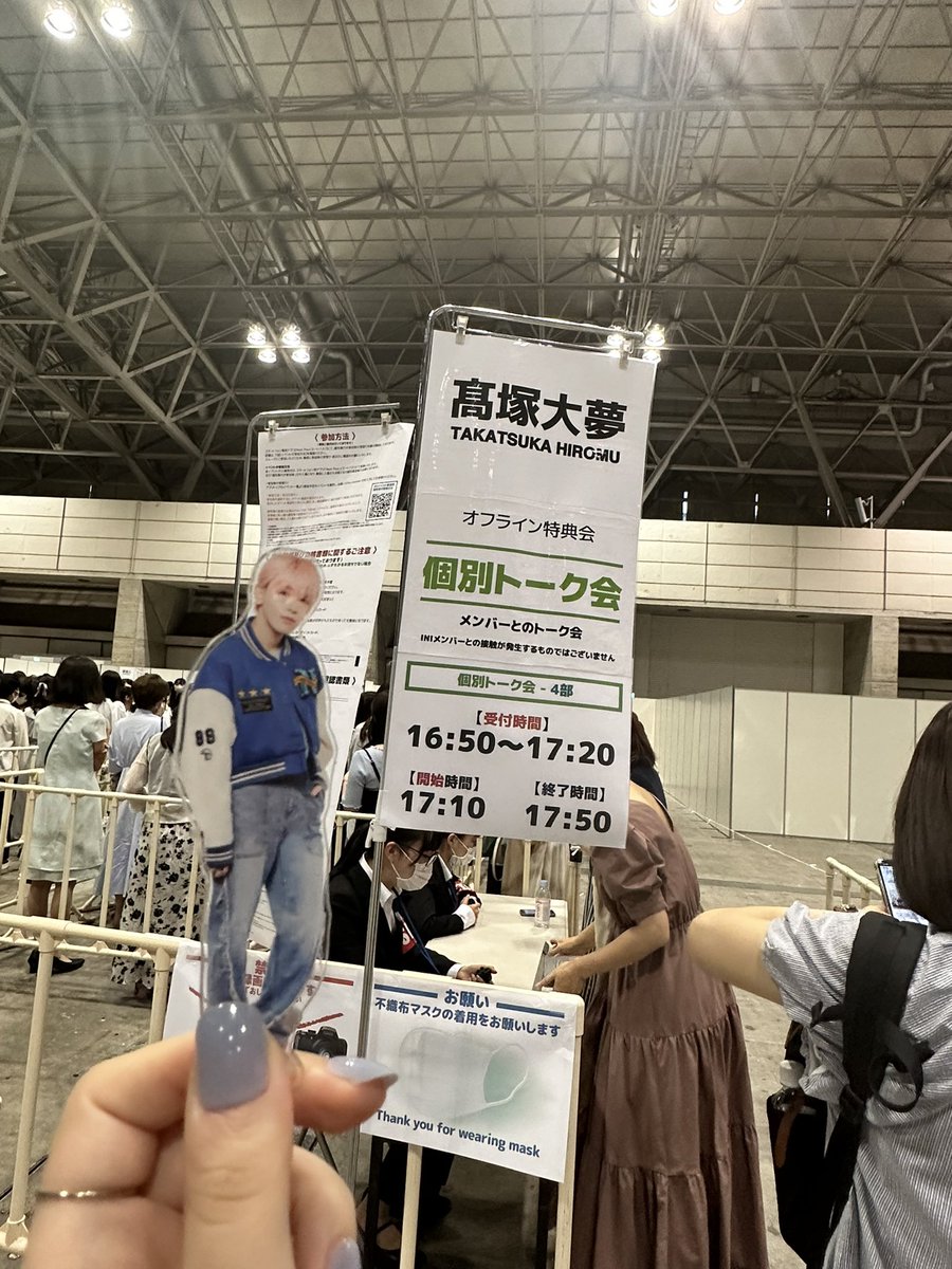 pipe_4_4's tweet photo. 大夢に世界一のファンサとレミフラのバーンとしてもらった🔫🥰
ちゃんと吹き消すところまでやってくれた😭😭
見つめられながらで気絶しそうだった🥹
オレンジ髪めちゃくちゃ似合ってた🩵🩵

 #髙塚大夢
 #INIオフライン 
 #INIオフラインレポ https://t.co/9msbx2cfTa