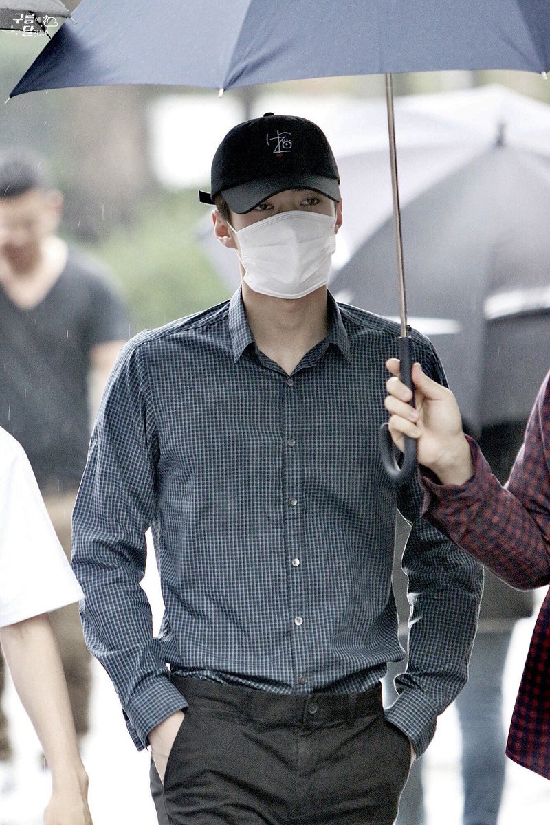 milkteus's tweet photo. 160624 — 7 years ago today ☔️ https://t.co/zSomW0xHxq