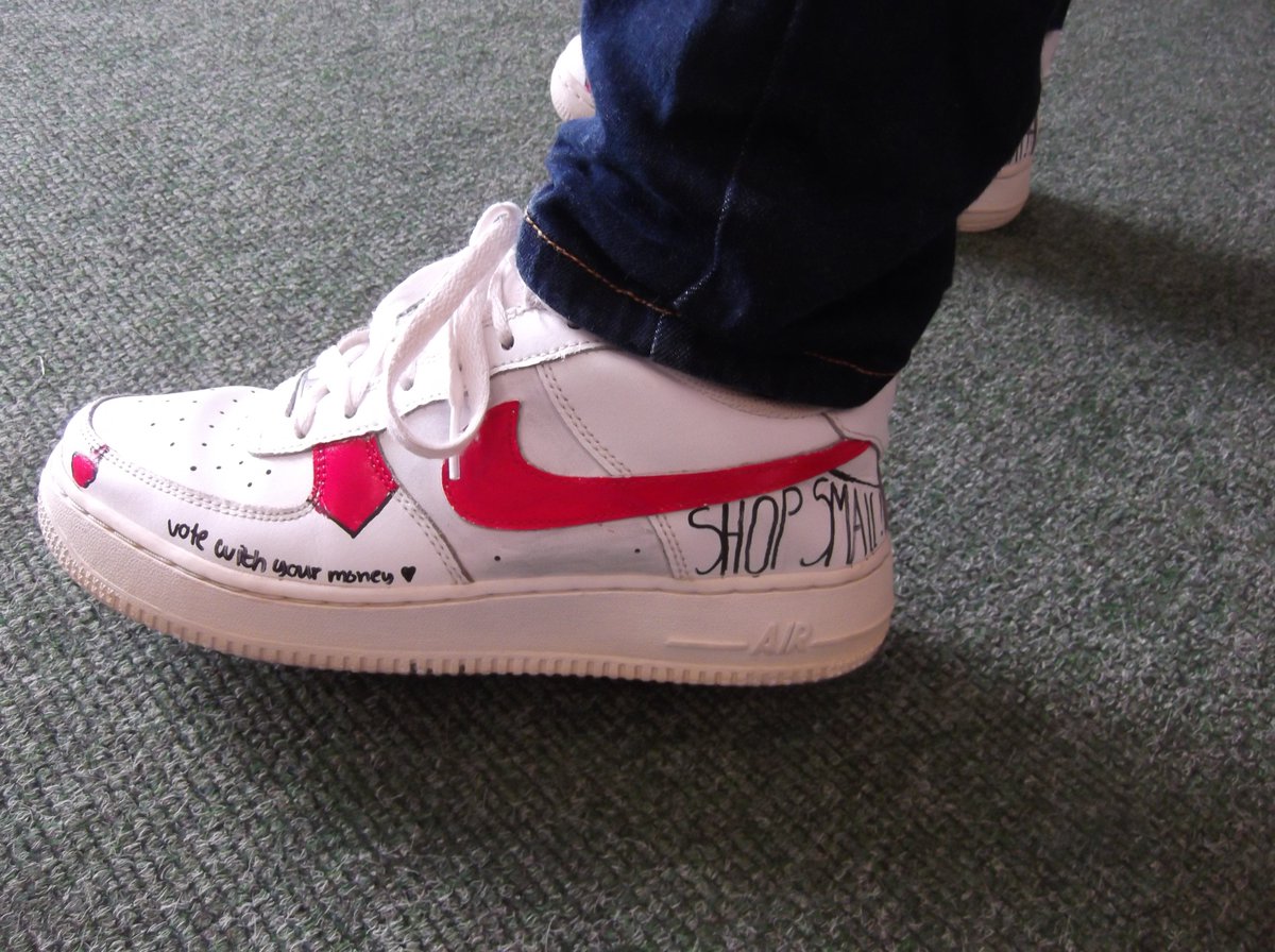 CogitoBooks's tweet image. Loving @RobinsonGay 's fashion style for #shopindependentday - creative passion for independent shops and all that they offer! #IBW #highstreet