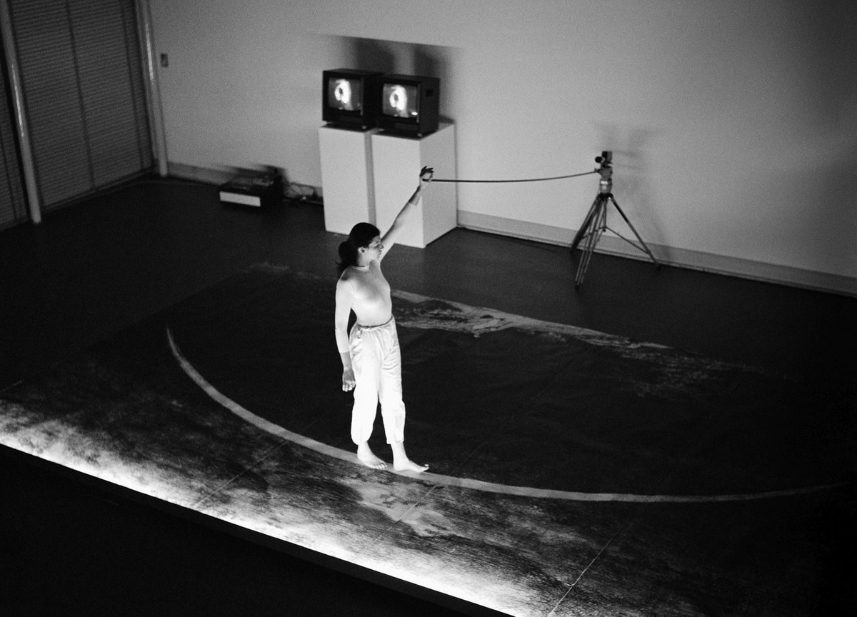 [DÉCOUVRIR] Nan Hoover, Dóra Maurer, Nil Yalter, Joan Jonas... Découvrez de nombreuses artistes vidéastes sur notre site dans le parcours thématique "Art en mouvement : les pionnières de l’art vidéo" : awarewomenartists.com/decouvrir/art-…