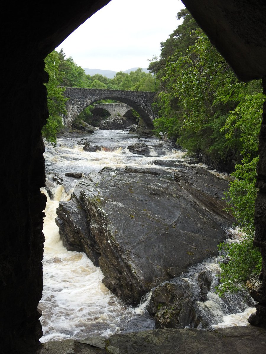 🧵This is an 'I'm homesick' thread. These memories popped from three years ago today.  These four were all shot in Glenmoriston.