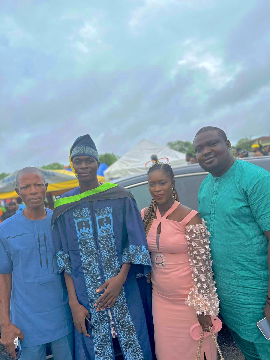 GeeKinqest__'s tweet photo. I survived. I wish my Mama was alive to witness this, but Daddy and Siblings saw it.
Best Graduating Student, Philosophy π
Class of β21, Lagos State University. #LASU26thConvocation
I did it 4x in a row (YEAR 1-4), so they would have no doubt. Fr, Iβm the Baddest ππ·. https://t.co/V0T9obn2JT