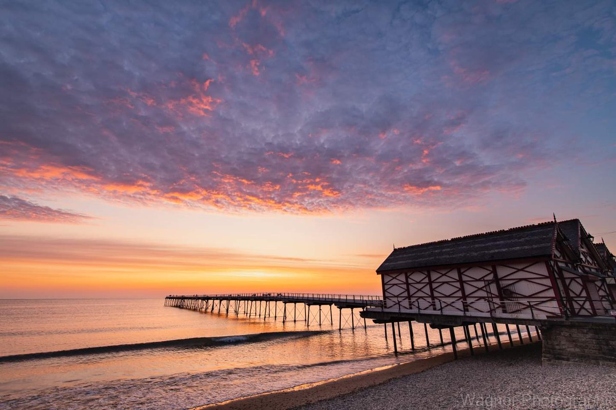 Rich_Wag's tweet photo. High tide sunrise @saltburnbysea. 🌅

@NT_TheNorth 
@VNYorkshire @NorthYorkMoors 
@DiscoverCoast @TeesCoast @NYMoorsCoastNT @IndustrialTside https://t.co/dl1bMkllfr