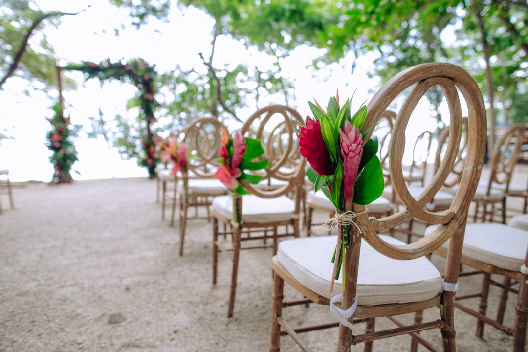 Amazing Beachfront Ceremony 😍
•
•
•
Captured by: @jonathanyonkersphotography 
#florist #florals #floristcostarica #costarica #weddingflorist #floralscr #costaricaplanning #floralsincostarica #greenery #flowers #flower #flowersincostarica #flowerscr #floralarr...