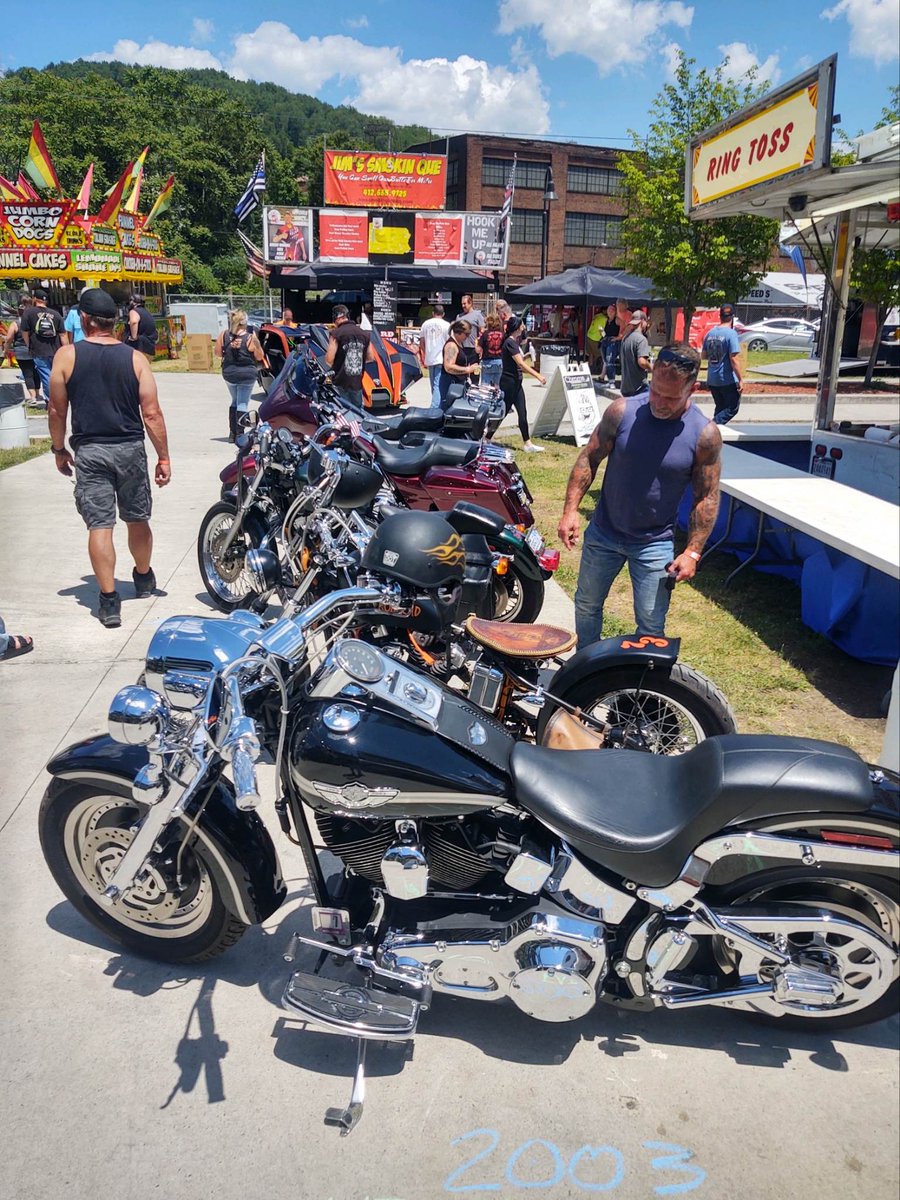 ThunderITValley's tweet photo. Be a part of the 25th Anniversary Thunder Bike Show, happening after the Grand Thunder Parade TODAY at Peoples Natural Gas Park. Sign up 11 AM - 2 PM / Awards 3:45 PM. Parade bikes may enter the show right after the parade. Come show off your sweet ride! Cost to enter: $20. https://t.co/JJNBEazYGU