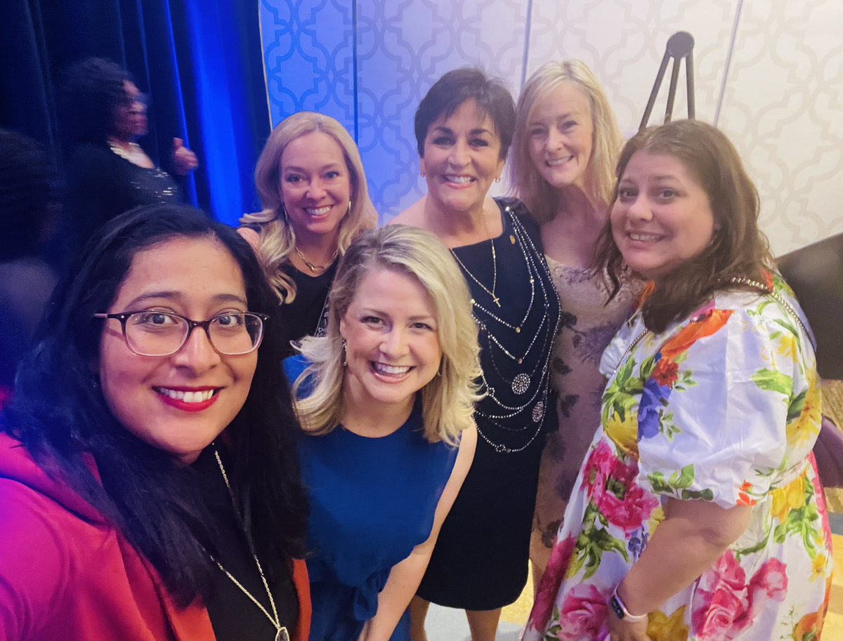 Ilaria63512445's tweet photo. Always great hanging out with Region 6!
#AANP23 #TexasNPs #CBAPN https://t.co/a3G2jDG2Rx