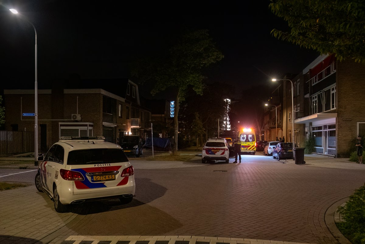 Reality_Photo's tweet photo. Bij een steekincident in een woning aan de Luchthavenlaan in Tilburg raakte in de nacht van vrijdag op zaterdag een man gewond. Hij werd met onbekende verwondingen naar het ziekenhuis gebracht.

De verdachte werd direct aangehouden en meegenomen naar het politiebureau https://t.co/dHo3yQO1Qh
