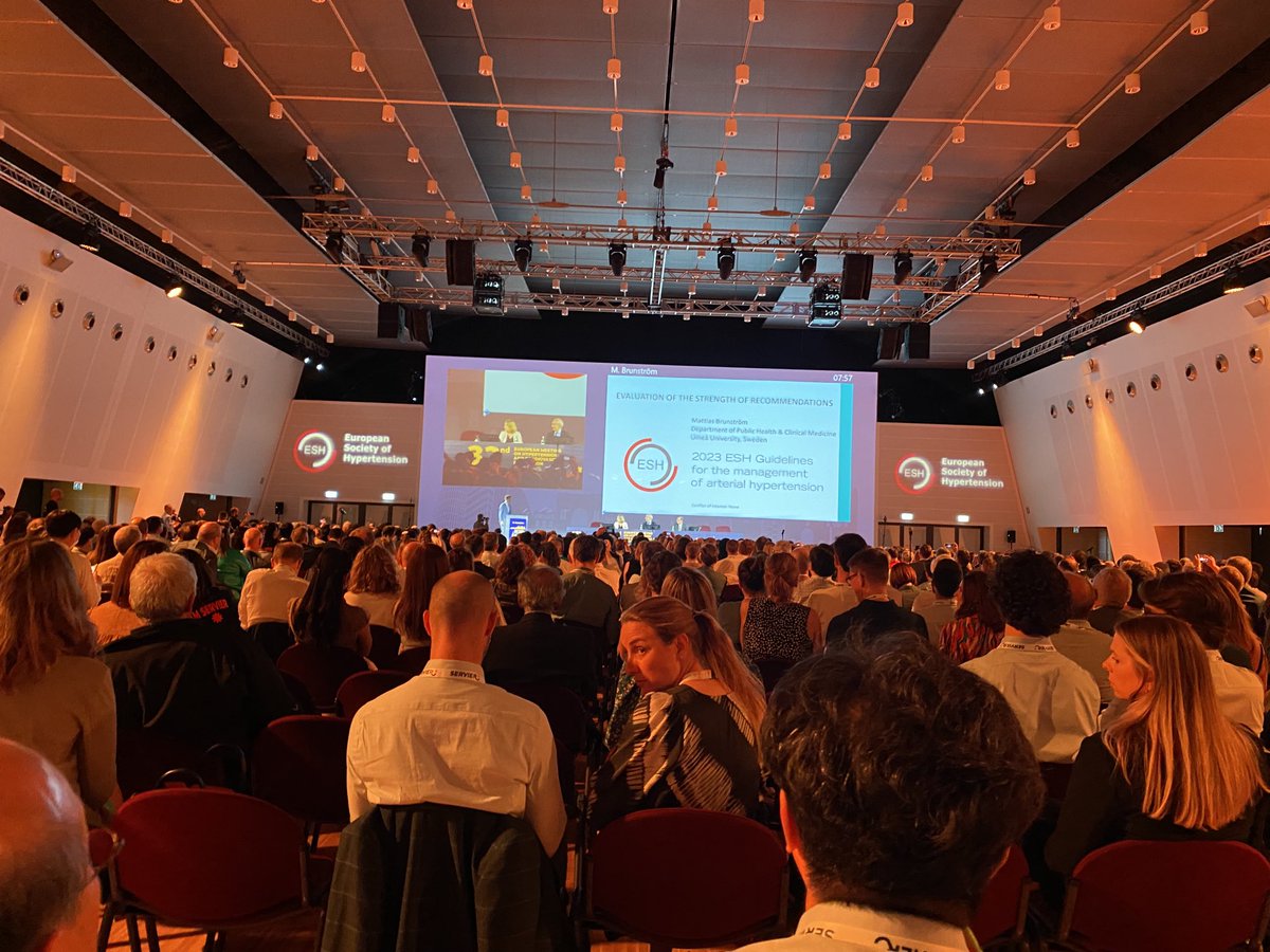 DrEugeneYang's tweet photo. Full house for highly anticipated @ESHypertension blood pressure guidelines @KreutzReinhold @AnastasiaSMihai #ESH23 https://t.co/uzRALlzRQj
