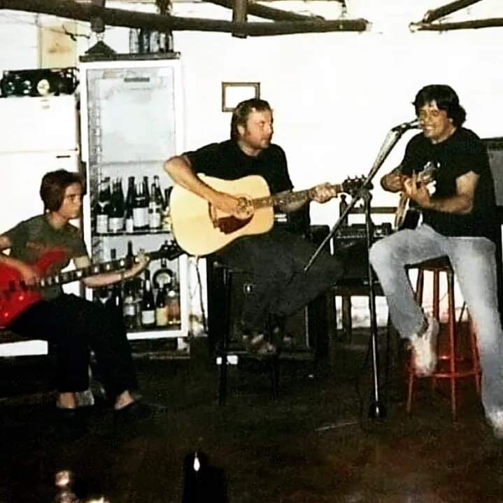 Gabi, Chizzo &amp; el Bocha Sokol. 
Las pelotas &amp; la renga.