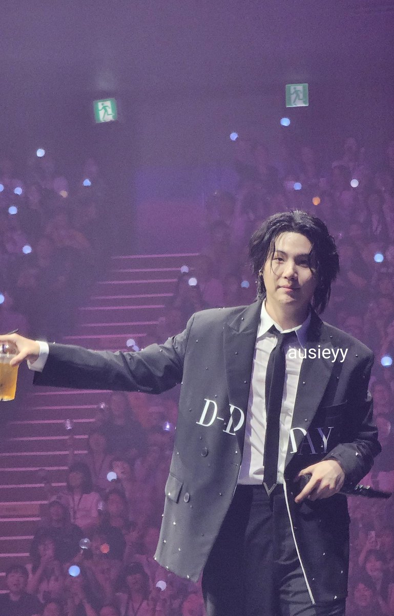 emveketahj's tweet photo. [YOONGI SEOUL CONCERT CLIPS AND HIGHLIGHTS FOR D1 ]. 

                            - A THREAD ✨ https://t.co/XpIzL0tYCn