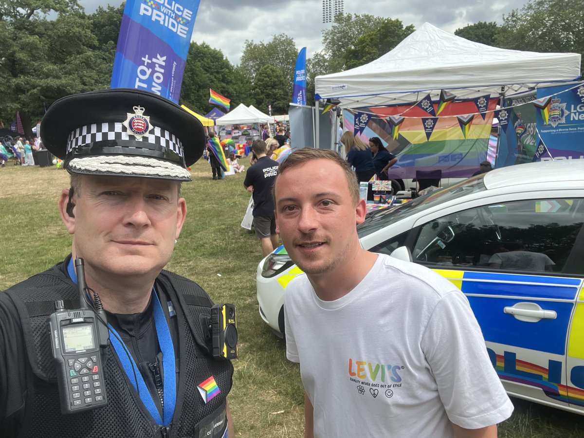 Amazing to bump into ⁦<a href="/rorydaviess/">Rory Davies</a>⁩ at #ChelmsfordPride a member of the Harlow Independent Advisory Group. Amazing event showing ⁦<a href="/EssexPoliceUK/">Essex Police</a>⁩ is working hard to ensure the trust of all communities in their force #ProtectingAndServingEssex