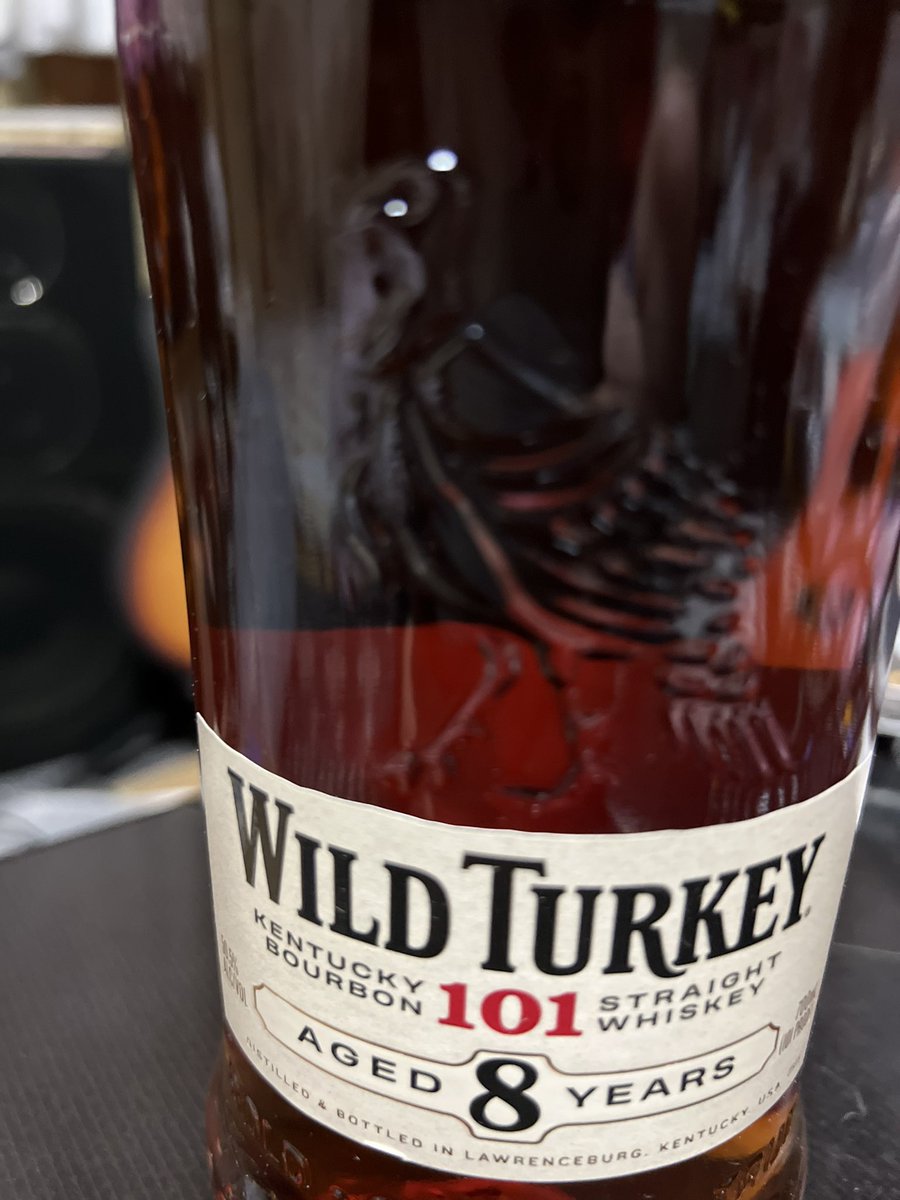 2010Seven7's tweet photo. 美味いなコレ✨️好きな味🥃
#wild_turkey #Alexandros #川上洋平
#whiskey https://t.co/WfkizL4gYy