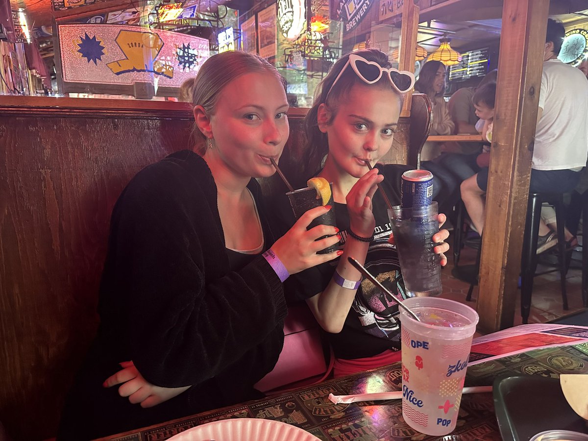 purplemamabear's tweet image. So fortunate to be w the most important people in my 🌎 this weekend for my birthday #CrazyAuntie #MyWorld #MyKids #Home #DetroitLakes #Lakers