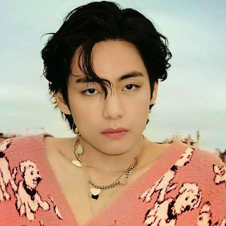 VKFLORAL's tweet photo. #taekookau
Vamp Jungkook is so head over heels for Taehyung that during his sleepover, he accidentally eats pizza that has garlic in it.

He hides in the bathroom while texting his brother Jimin to help.

Only immediate solution? He needs blood.

But Tae has no idea he's a vamp. https://t.co/YCn0OoRp9f