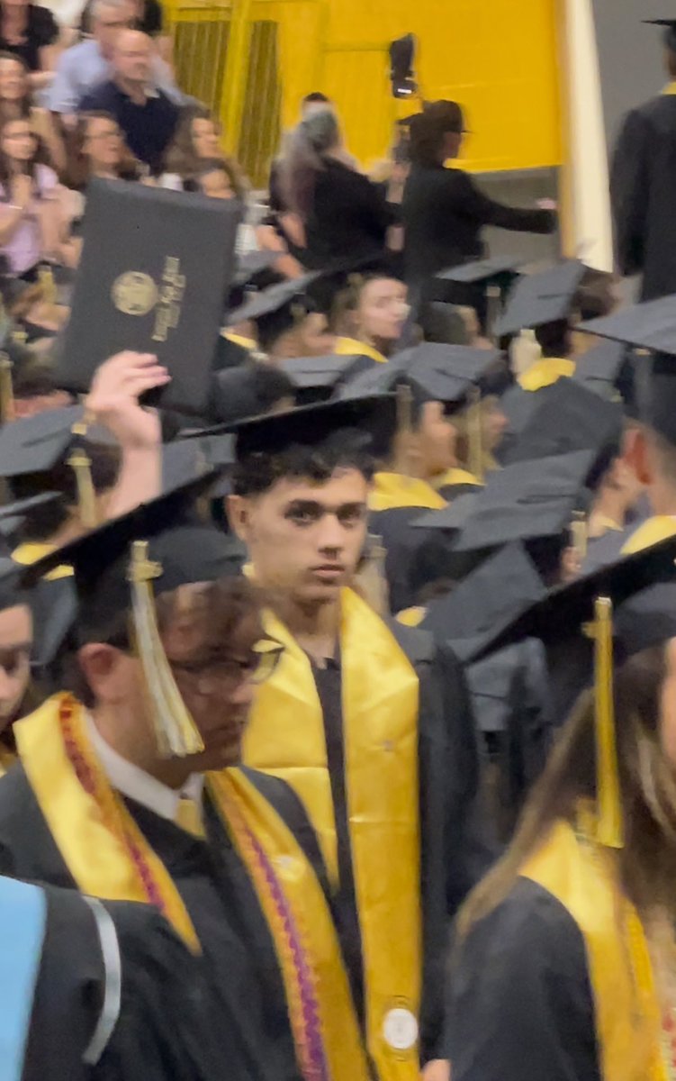 hobiecatt's tweet photo. Proud momma moment ! 🫶🏼🎓💛🖤 #ClassOf2023  #HofstraBound #MySonShine #TrueLove #ImNotCrying https://t.co/wVWiuQk2bX