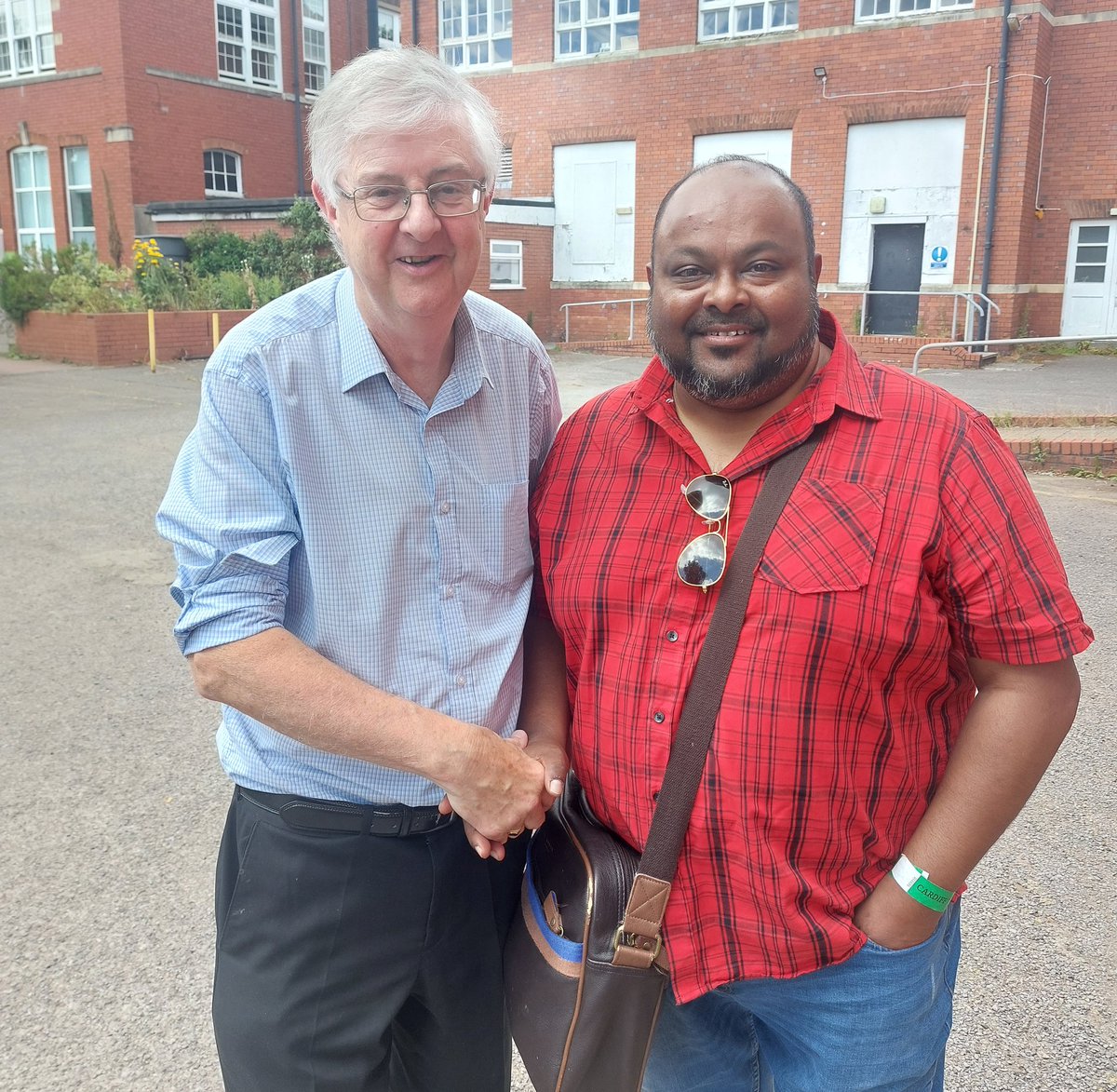 mish_rahman's tweet photo. Great to speak at @CardiffTWT on a panel discussing Refugees, Small Boats and Sanctuary.

Pleased to meet Wales First Minister @MarkDrakeford 

Inspiring event! https://t.co/k2cewyNMr4