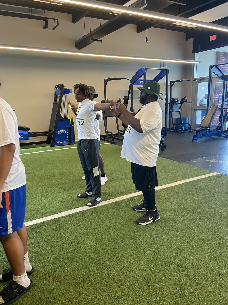 xy_sportz's tweet photo. “Main Event Camp” 2023 check in:
Let’s Work @UriahMaynard21
@H2_Recruiting
#height #weight #wingspan
#handspan https://t.co/plAG5xEuTz