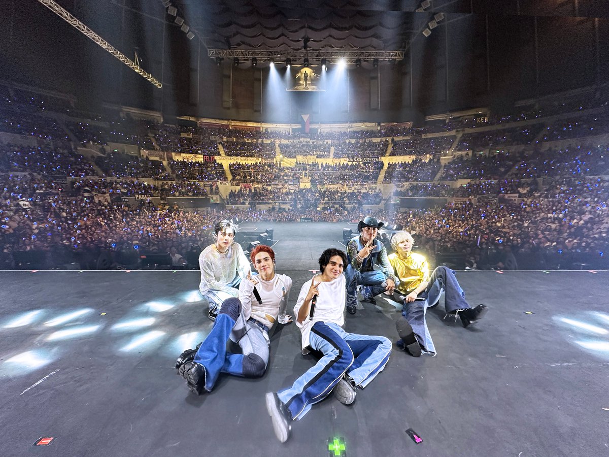 ⚠️ SB19 PAGTATAG! WORLD TOUR
MANILA DAY 1

Say Pagtatag! in 3, 2, 1. 📸
Thank you A'TIN for making PAGTATAG! World Tour Manila Day 1 a success! Kita-kits ulit bukas. Mas malakas, mas matatag!

#SB19 #PAGTATAG #SB19PAGTATAG
#PAGTATAGWorldTourManila