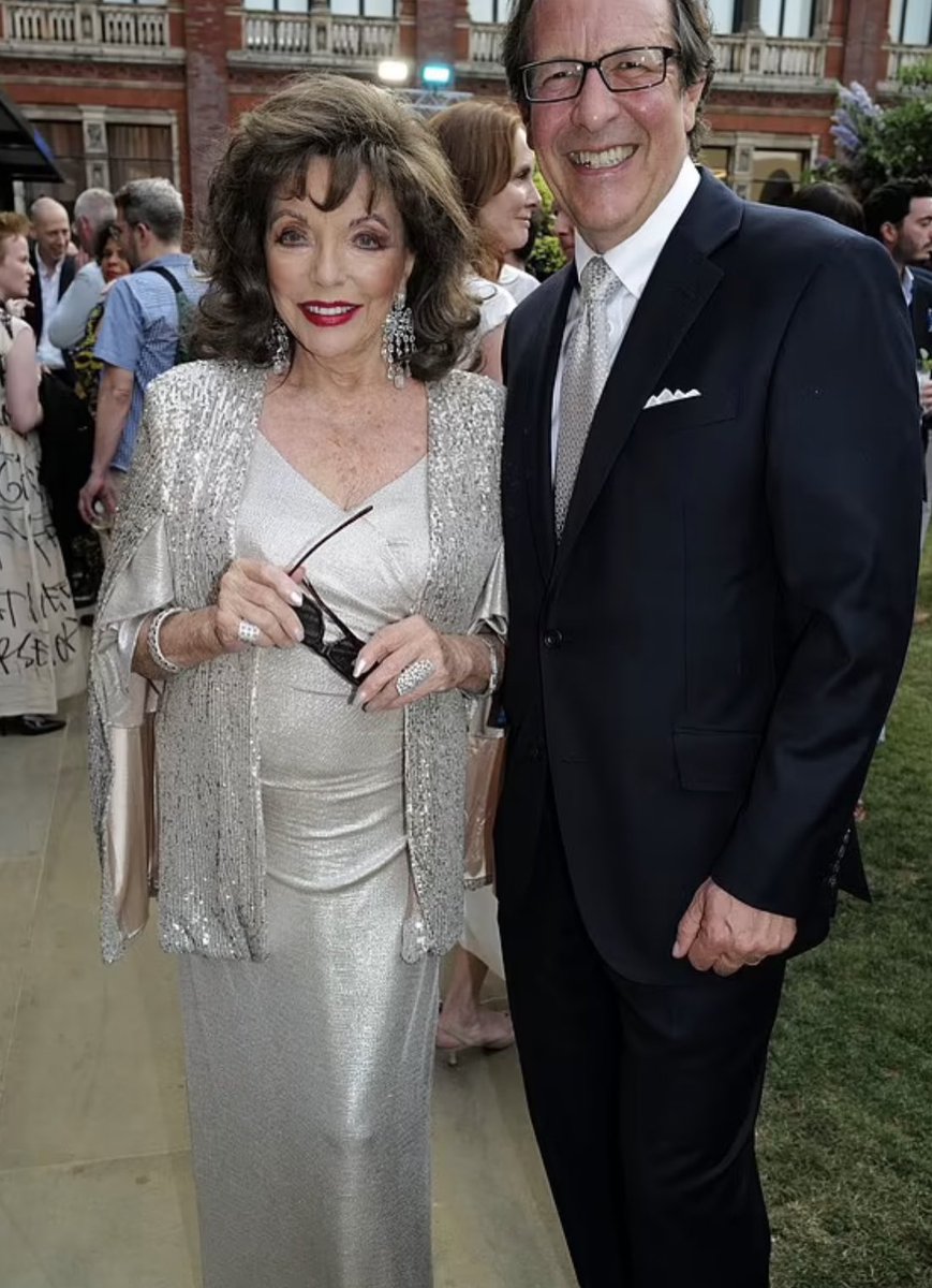 How fabulous is #JoanCollins 90yrs young stunning &amp; very glam